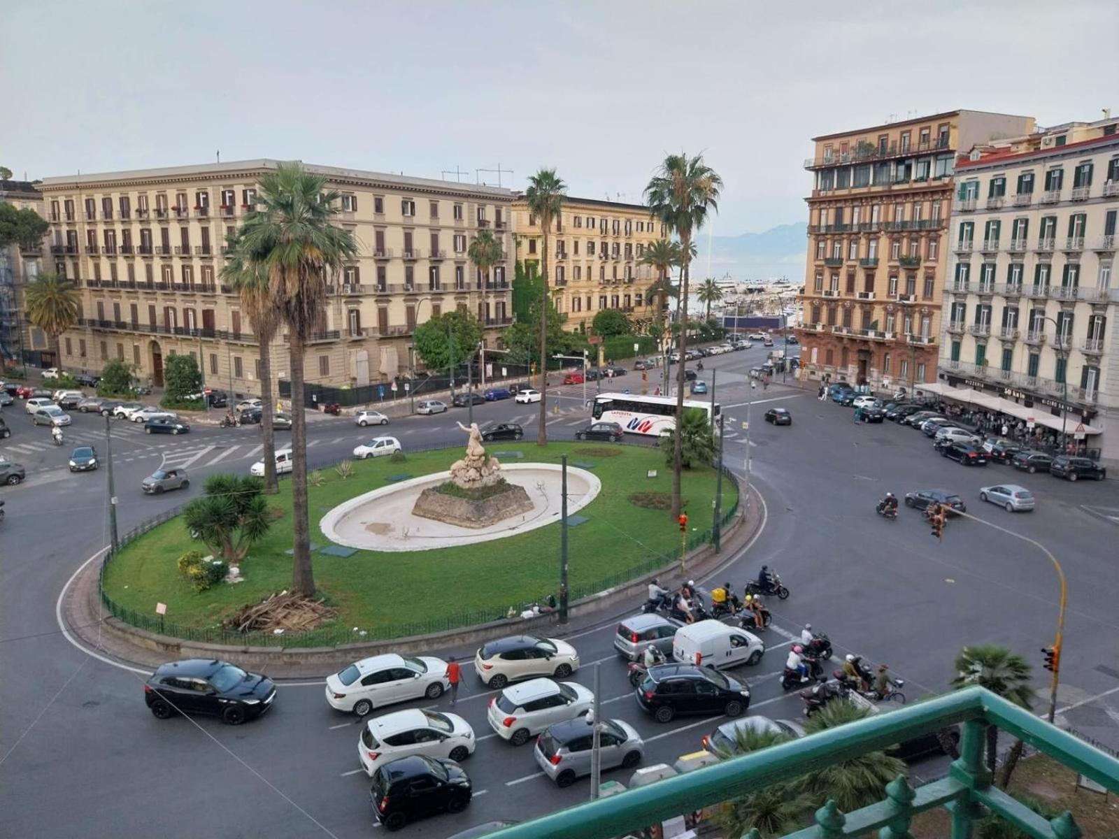 B&B Lungomare Sannazzaro نابولي المظهر الخارجي الصورة